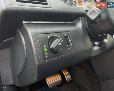 Черный Мерседес Б-класс, объемом двигателя 1.7 л и пробегом 158 тыс. км за 6900 $, фото 19 на Automoto.ua