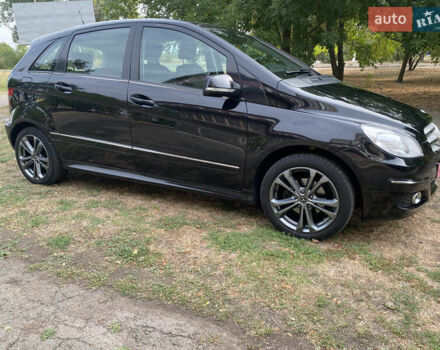 Черный Мерседес Б-класс, объемом двигателя 1.7 л и пробегом 204 тыс. км за 8300 $, фото 13 на Automoto.ua