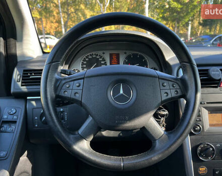 Чорний Мерседес Б-клас, об'ємом двигуна 1.7 л та пробігом 215 тис. км за 7650 $, фото 15 на Automoto.ua