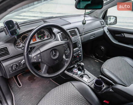 Мерседес Б-клас 2009 у Львові на Automoto.ua Чорний Мерседес Б-клас, об'ємом двигуна 1.99 л та пробігом 268 тис. км за 7583 $, фото 6 на Automoto.ua