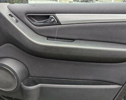 Черный Мерседес Б-класс, объемом двигателя 2 л и пробегом 230 тыс. км за 6600 $, фото 14 на Automoto.ua