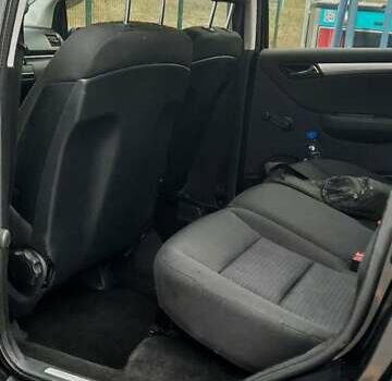 Чорний Мерседес Б-клас, об'ємом двигуна 1.5 л та пробігом 230 тис. км за 7500 $, фото 4 на Automoto.ua