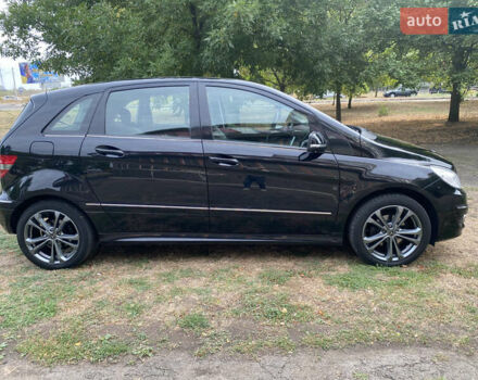 Черный Мерседес Б-класс, объемом двигателя 1.7 л и пробегом 204 тыс. км за 8300 $, фото 5 на Automoto.ua