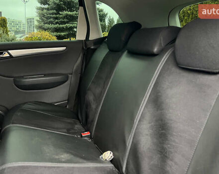 Черный Мерседес Б-класс, объемом двигателя 1.7 л и пробегом 142 тыс. км за 8999 $, фото 19 на Automoto.ua