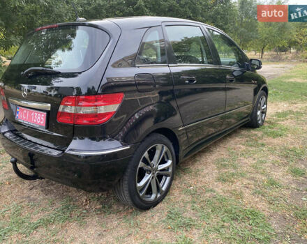 Черный Мерседес Б-класс, объемом двигателя 1.7 л и пробегом 204 тыс. км за 8300 $, фото 7 на Automoto.ua