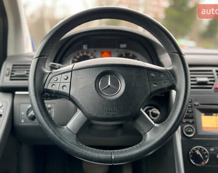 Черный Мерседес Б-класс, объемом двигателя 1.7 л и пробегом 142 тыс. км за 8999 $, фото 10 на Automoto.ua