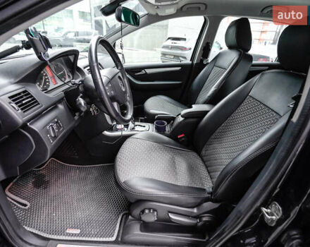 Мерседес Б-клас 2009 у Львові на Automoto.ua Чорний Мерседес Б-клас, об'ємом двигуна 1.99 л та пробігом 268 тис. км за 7583 $, фото 5 на Automoto.ua