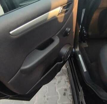 Черный Мерседес Б-класс, объемом двигателя 2.03 л и пробегом 256 тыс. км за 6500 $, фото 11 на Automoto.ua