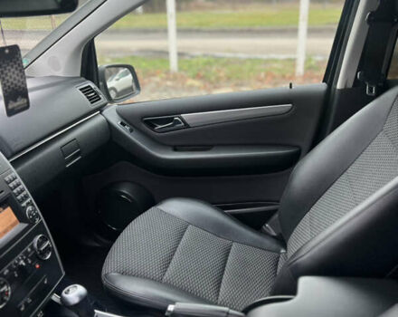 Чорний Мерседес Б-клас, об'ємом двигуна 1.7 л та пробігом 210 тис. км за 8200 $, фото 43 на Automoto.ua