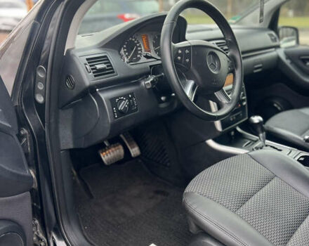 Чорний Мерседес Б-клас, об'ємом двигуна 1.7 л та пробігом 210 тис. км за 8200 $, фото 47 на Automoto.ua