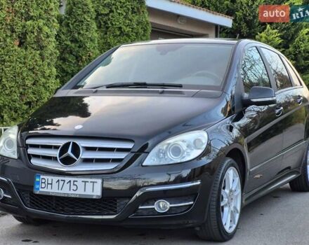 Черный Мерседес Б-класс, объемом двигателя 1.8 л и пробегом 70 тыс. км за 7999 $, фото 1 на Automoto.ua