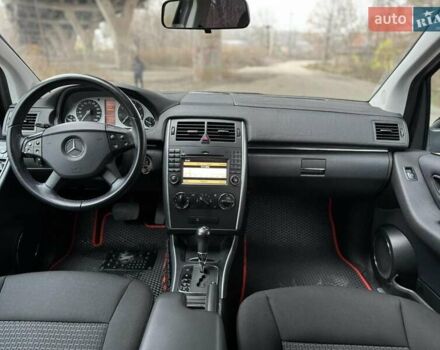 Чорний Мерседес Б-клас, об'ємом двигуна 1.7 л та пробігом 76 тис. км за 7599 $, фото 4 на Automoto.ua