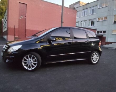 Черный Мерседес Б-класс, объемом двигателя 1.7 л и пробегом 150 тыс. км за 8000 $, фото 3 на Automoto.ua