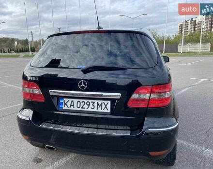 Мерседес Б-клас 2010 у Києві на Automoto.ua Чорний Мерседес Б-клас, об'ємом двигуна 1.7 л та пробігом 84 тис. км за 9800 $, фото 5 на Automoto.ua
