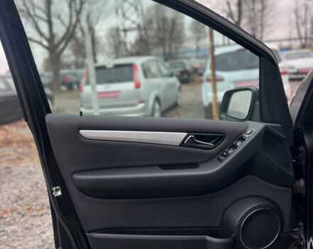 Чорний Мерседес Б-клас, об'ємом двигуна 1.7 л та пробігом 210 тис. км за 8200 $, фото 52 на Automoto.ua