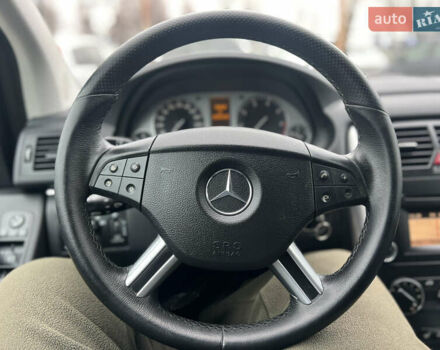 Черный Мерседес Б-класс, объемом двигателя 1.7 л и пробегом 215 тыс. км за 8200 $, фото 30 на Automoto.ua