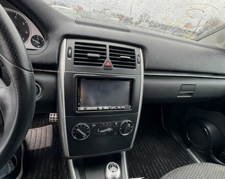 Чорний Мерседес Б-клас, об'ємом двигуна 1.7 л та пробігом 49 тис. км за 8900 $, фото 13 на Automoto.ua