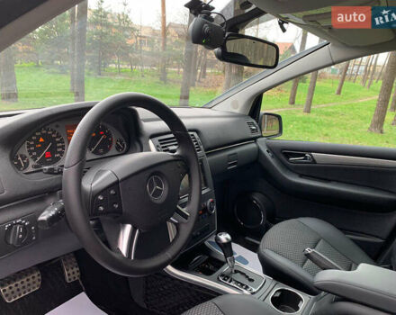 Чорний Мерседес Б-клас, об'ємом двигуна 2 л та пробігом 51 тис. км за 9100 $, фото 15 на Automoto.ua