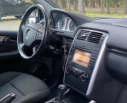 Черный Мерседес Б-класс, объемом двигателя 1.7 л и пробегом 84 тыс. км за 8200 $, фото 15 на Automoto.ua