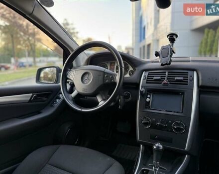 Чорний Мерседес Б-клас, об'ємом двигуна 1.7 л та пробігом 71 тис. км за 7800 $, фото 9 на Automoto.ua