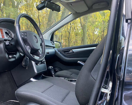 Черный Мерседес Б-класс, объемом двигателя 1.7 л и пробегом 84 тыс. км за 8200 $, фото 12 на Automoto.ua