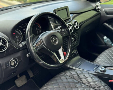 Чорний Мерседес Б-клас, об'ємом двигуна 1.8 л та пробігом 389 тис. км за 9900 $, фото 3 на Automoto.ua