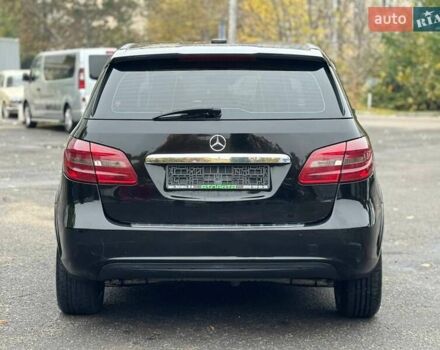 Черный Мерседес Б-класс, объемом двигателя 2 л и пробегом 190 тыс. км за 10900 $, фото 4 на Automoto.ua