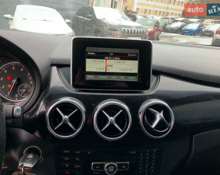 Чорний Мерседес Б-клас, об'ємом двигуна 2 л та пробігом 385 тис. км за 9790 $, фото 32 на Automoto.ua