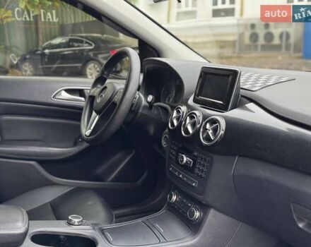 Черный Мерседес Б-класс, объемом двигателя 2 л и пробегом 190 тыс. км за 10900 $, фото 9 на Automoto.ua