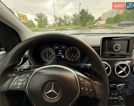 Черный Мерседес Б-класс, объемом двигателя 2 л и пробегом 137 тыс. км за 11500 $, фото 5 на Automoto.ua