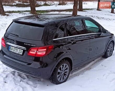 Черный Мерседес Б-класс, объемом двигателя 0 л и пробегом 105 тыс. км за 11500 $, фото 8 на Automoto.ua