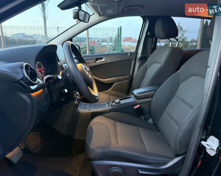 Чорний Мерседес Б-клас, об'ємом двигуна 0 л та пробігом 80 тис. км за 9300 $, фото 4 на Automoto.ua