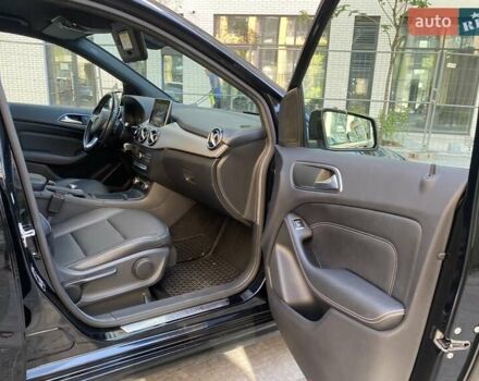 Чорний Мерседес Б-клас, об'ємом двигуна 0 л та пробігом 120 тис. км за 12500 $, фото 5 на Automoto.ua