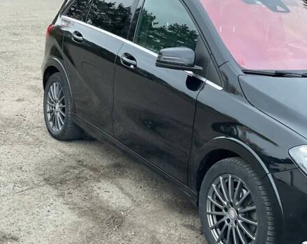 Черный Мерседес Б-класс, объемом двигателя 0 л и пробегом 109 тыс. км за 9900 $, фото 2 на Automoto.ua