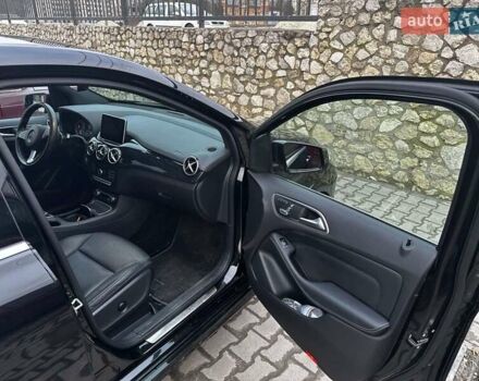 Чорний Мерседес Б-клас, об'ємом двигуна 0 л та пробігом 130 тис. км за 11000 $, фото 2 на Automoto.ua