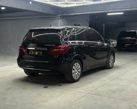 Черный Мерседес Б-класс, объемом двигателя 0 л и пробегом 116 тыс. км за 10300 $, фото 5 на Automoto.ua