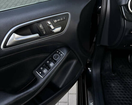 Черный Мерседес Б-класс, объемом двигателя 0 л и пробегом 114 тыс. км за 9900 $, фото 18 на Automoto.ua