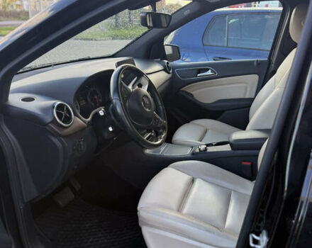 Чорний Мерседес Б-клас, об'ємом двигуна 0 л та пробігом 180 тис. км за 8800 $, фото 7 на Automoto.ua