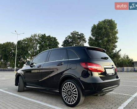 Черный Мерседес Б-класс, объемом двигателя 0 л и пробегом 114 тыс. км за 9900 $, фото 10 на Automoto.ua