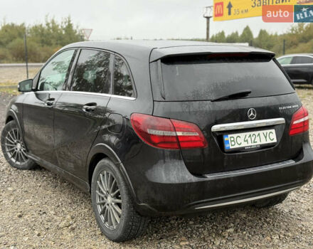 Чорний Мерседес Б-клас, об'ємом двигуна 0 л та пробігом 140 тис. км за 8499 $, фото 2 на Automoto.ua