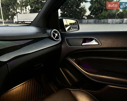 Черный Мерседес Б-класс, объемом двигателя 0 л и пробегом 114 тыс. км за 9900 $, фото 24 на Automoto.ua