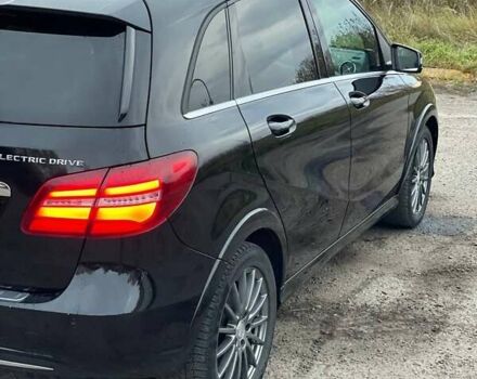 Черный Мерседес Б-класс, объемом двигателя 0 л и пробегом 109 тыс. км за 9900 $, фото 5 на Automoto.ua