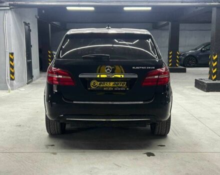 Черный Мерседес Б-класс, объемом двигателя 0 л и пробегом 116 тыс. км за 10300 $, фото 4 на Automoto.ua