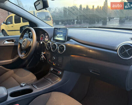 Чорний Мерседес Б-клас, об'ємом двигуна 0 л та пробігом 80 тис. км за 9300 $, фото 9 на Automoto.ua