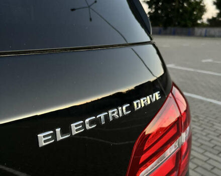 Черный Мерседес Б-класс, объемом двигателя 0 л и пробегом 114 тыс. км за 9900 $, фото 8 на Automoto.ua