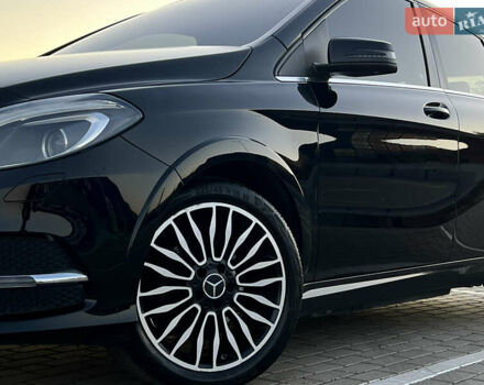 Черный Мерседес Б-класс, объемом двигателя 0 л и пробегом 114 тыс. км за 9900 $, фото 1 на Automoto.ua