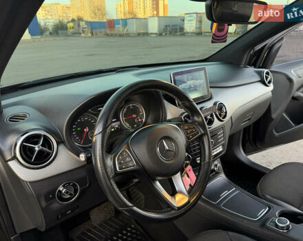 Черный Мерседес Б-класс, объемом двигателя 0 л и пробегом 88 тыс. км за 8750 $, фото 31 на Automoto.ua