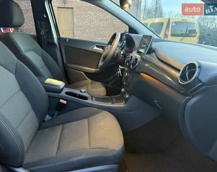 Чорний Мерседес Б-клас, об'ємом двигуна 0 л та пробігом 80 тис. км за 9300 $, фото 7 на Automoto.ua