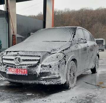 Черный Мерседес Б-класс, объемом двигателя 0 л и пробегом 122 тыс. км за 12291 $, фото 11 на Automoto.ua