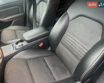 Черный Мерседес Б-класс, объемом двигателя 0 л и пробегом 39 тыс. км за 11000 $, фото 12 на Automoto.ua